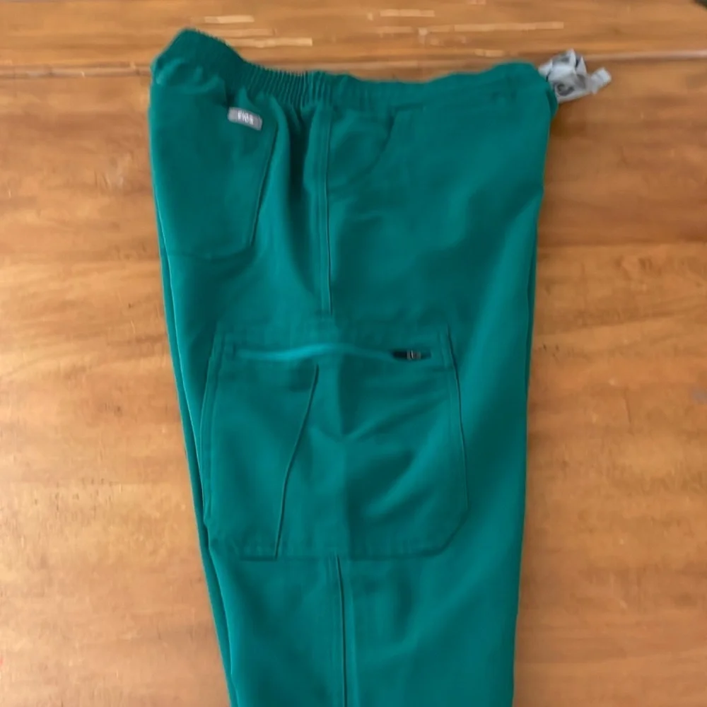 FIGS Technical Collection Pants Size Small